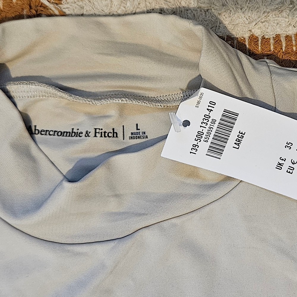 NWT Abercrombie & Fitch Light Beige Mockneck Tee
